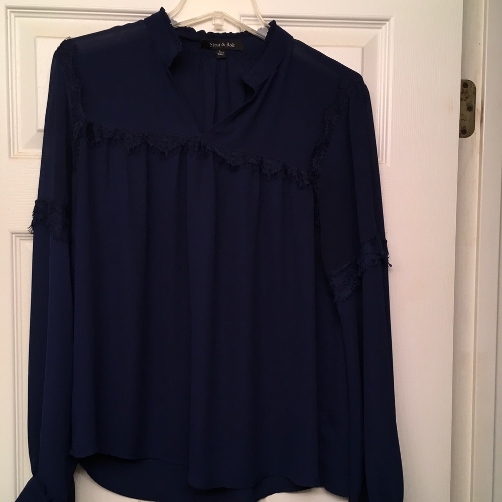 Strut and Bolt renaissance top